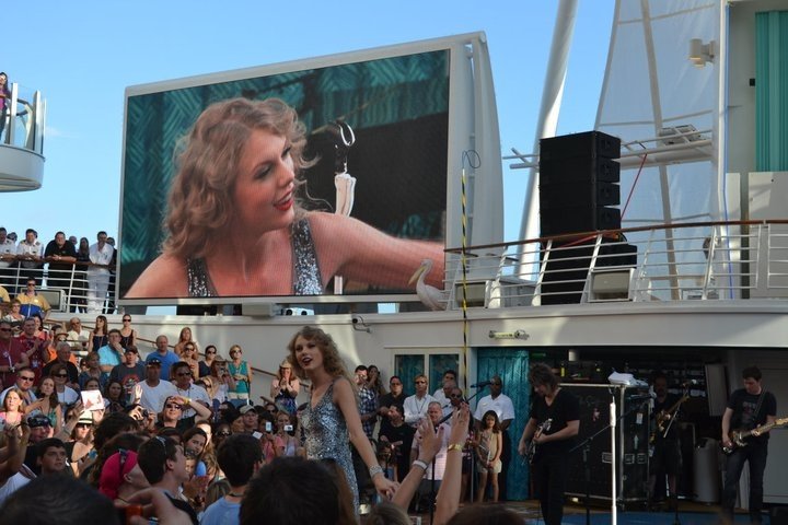 Taylor Swift — January 21 - Allure of the Seas — photo 115