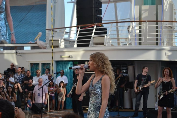 Taylor Swift — January 21 - Allure of the Seas — photo 117