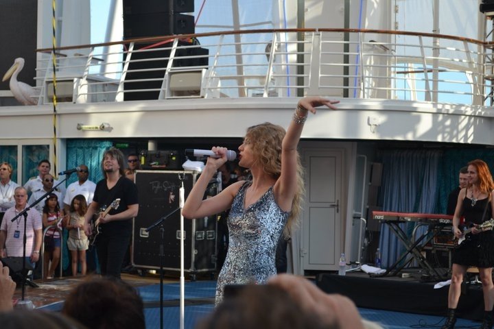 Taylor Swift — January 21 - Allure of the Seas — photo 119