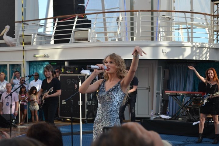 Taylor Swift — January 21 - Allure of the Seas — photo 120