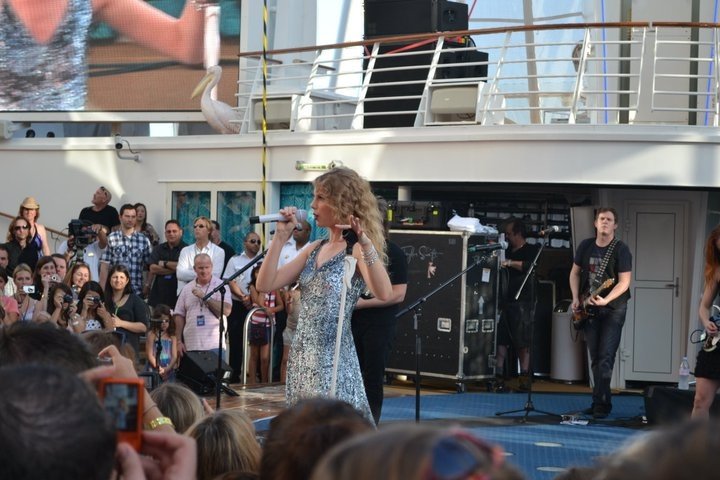 Taylor Swift — January 21 - Allure of the Seas — photo 122