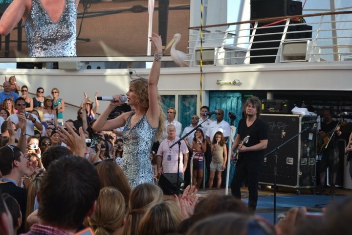 Taylor Swift — January 21 - Allure of the Seas — photo 123