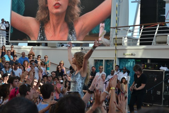 Taylor Swift — January 21 - Allure of the Seas — photo 125