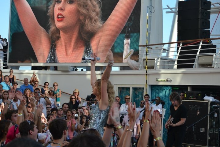Taylor Swift — January 21 - Allure of the Seas — photo 126