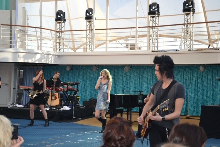 Taylor Swift — January 21 - Allure of the Seas — photo 127