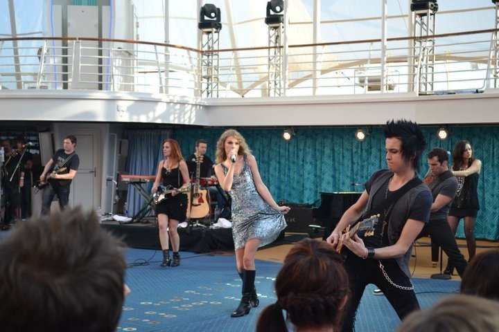 Taylor Swift — January 21 - Allure of the Seas — photo 128