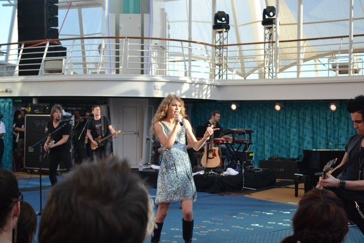 Taylor Swift — January 21 - Allure of the Seas — photo 130