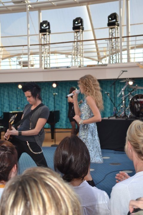Taylor Swift — January 21 - Allure of the Seas — photo 132