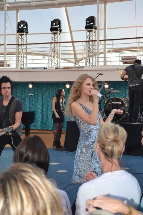 Taylor Swift — January 21 - Allure of the Seas — photo 133