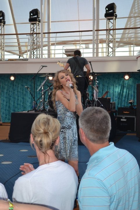 Taylor Swift — January 21 - Allure of the Seas — photo 134