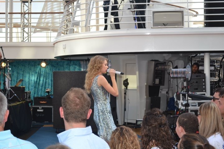 Taylor Swift — January 21 - Allure of the Seas — photo 135
