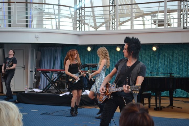 Taylor Swift — January 21 - Allure of the Seas — photo 137