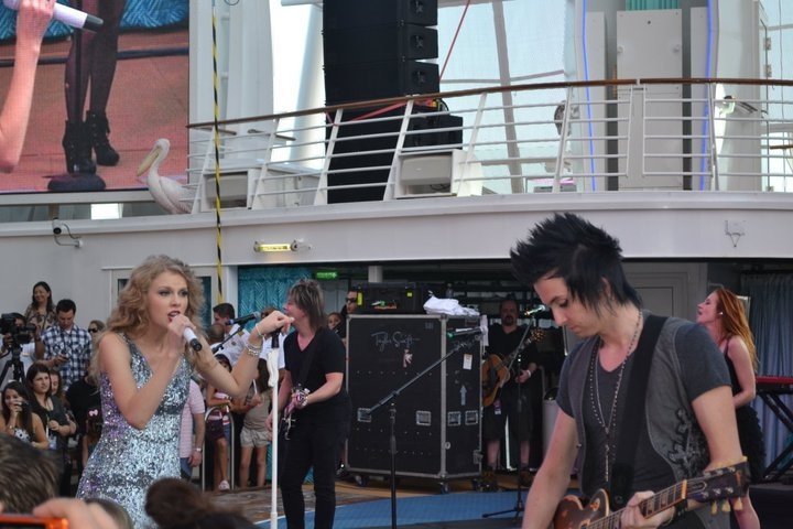 Taylor Swift — January 21 - Allure of the Seas — photo 138