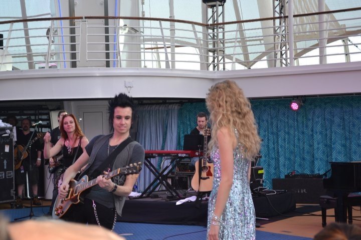 Taylor Swift — January 21 - Allure of the Seas — photo 139
