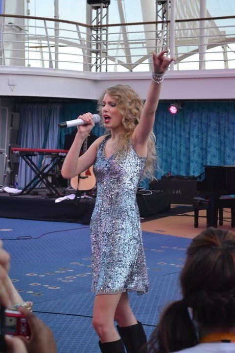 Taylor Swift — January 21 - Allure of the Seas — photo 141