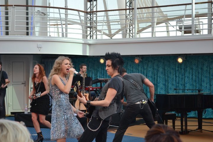 Taylor Swift — January 21 - Allure of the Seas — photo 144