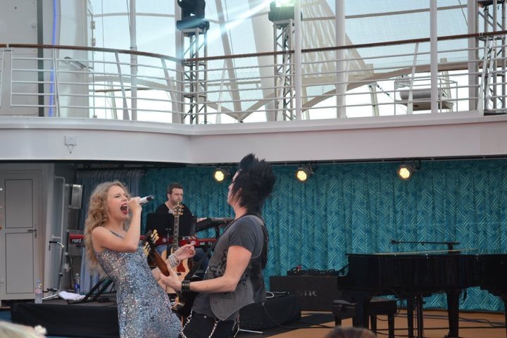 Taylor Swift — January 21 - Allure of the Seas — photo 145