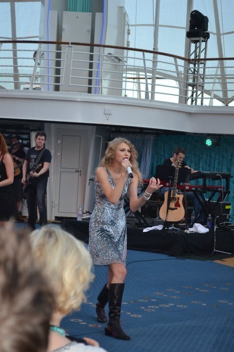 Taylor Swift — January 21 - Allure of the Seas — photo 146