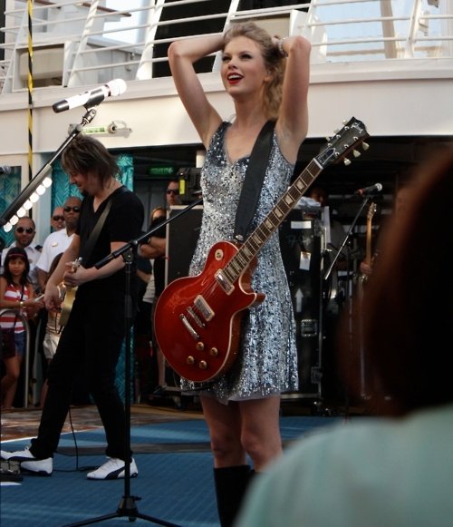 Taylor Swift — January 21 - Allure of the Seas — photo 150