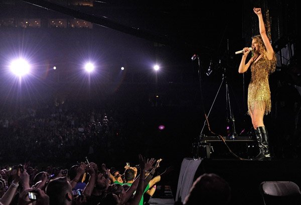 Taylor Swift — June 12 - CMA Music Festival — photo 24
