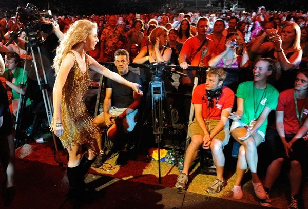 Taylor Swift — June 12 - CMA Music Festival — photo 25