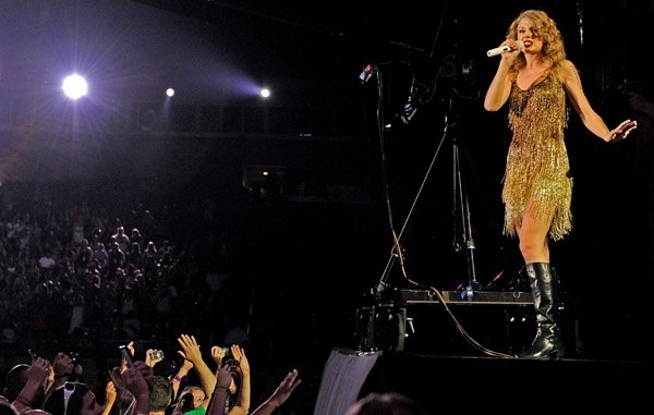 Taylor Swift — June 12 - CMA Music Festival — photo 26
