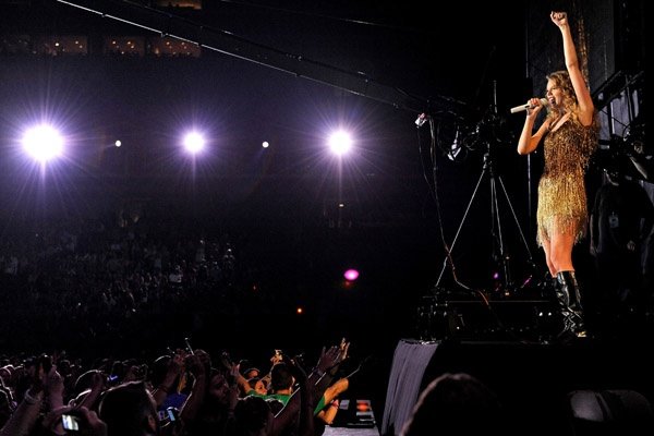 Taylor Swift — June 12 - CMA Music Festival — photo 28