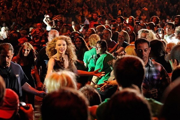 Taylor Swift — June 12 - CMA Music Festival — photo 52
