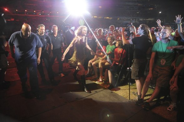 Taylor Swift — June 12 - CMA Music Festival — photo 82