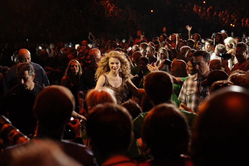 Taylor Swift — June 12 - CMA Music Festival — photo 91