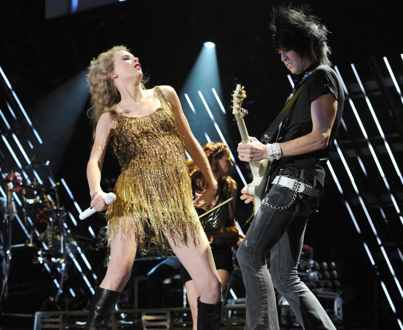 Taylor Swift — June 12 - CMA Music Festival — photo 92
