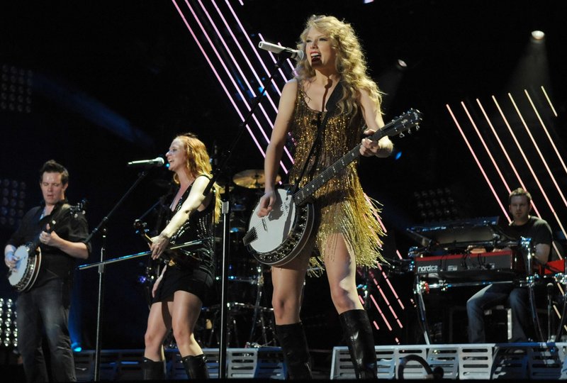 Taylor Swift — June 12 - CMA Music Festival — photo 182