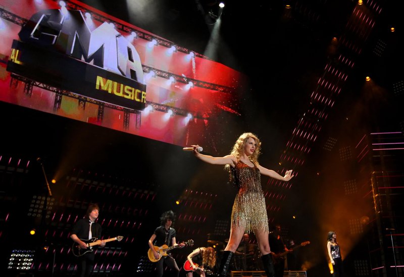 Taylor Swift — June 12 - CMA Music Festival — photo 190