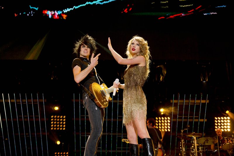 Taylor Swift — June 12 - CMA Music Festival — photo 200