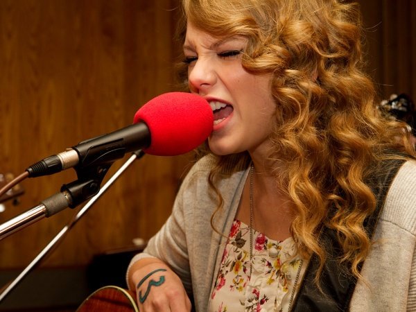 Taylor Swift — March 21 - BBC Radio 1's Live Lounge — photo 5