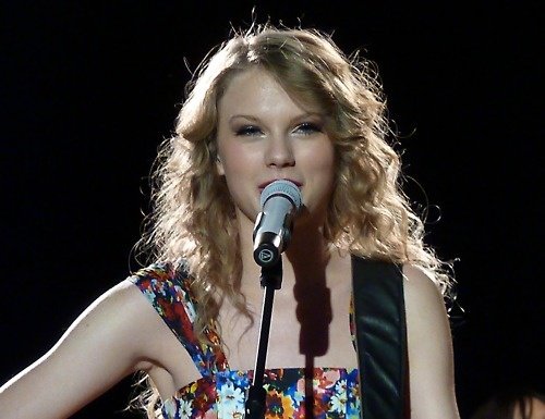 Taylor Swift — March 23 - Abbey Road Studios — photo 3