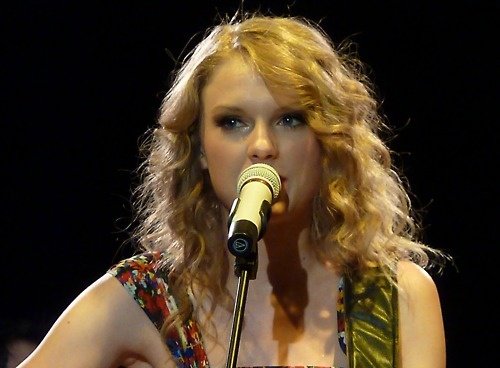 Taylor Swift — March 23 - Abbey Road Studios — photo 5
