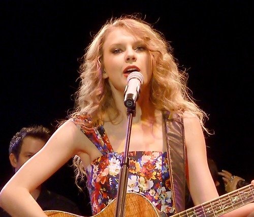 Taylor Swift — March 23 - Abbey Road Studios — photo 6