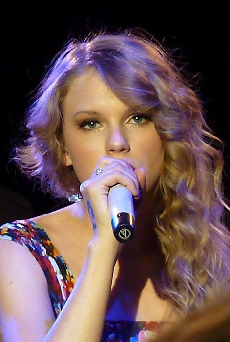 Taylor Swift — March 23 - Abbey Road Studios — photo 7