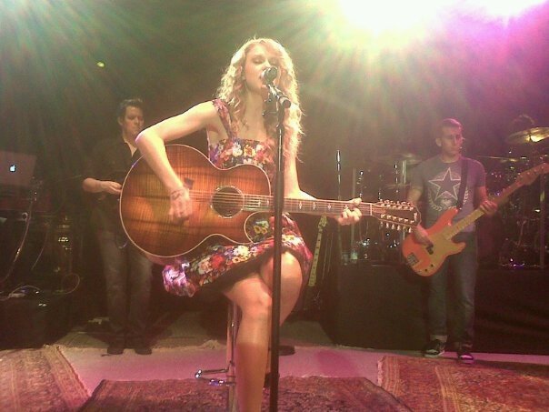 Taylor Swift — March 23 - Abbey Road Studios — photo 15