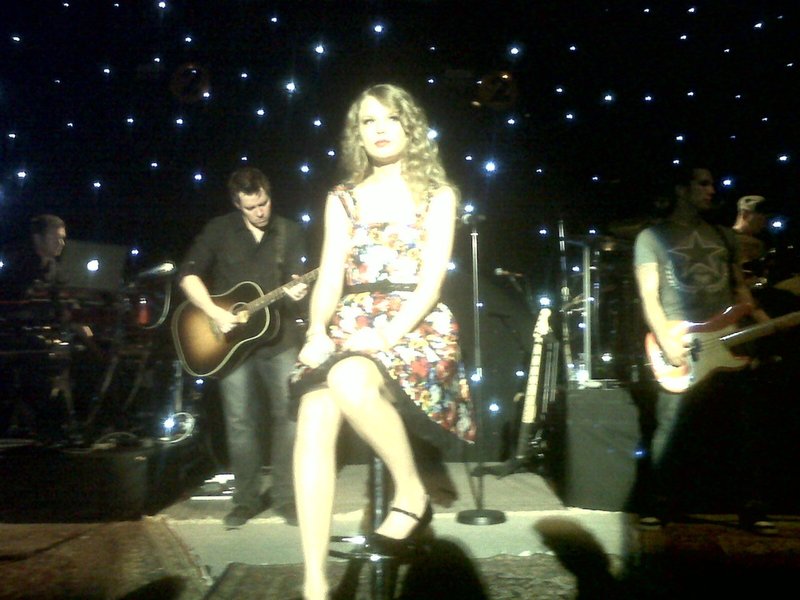 Taylor Swift — March 23 - Abbey Road Studios — photo 17