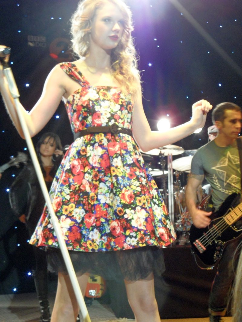 Taylor Swift — March 23 - Abbey Road Studios — photo 18
