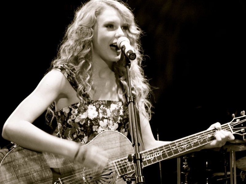 Taylor Swift — March 23 - Abbey Road Studios — photo 19