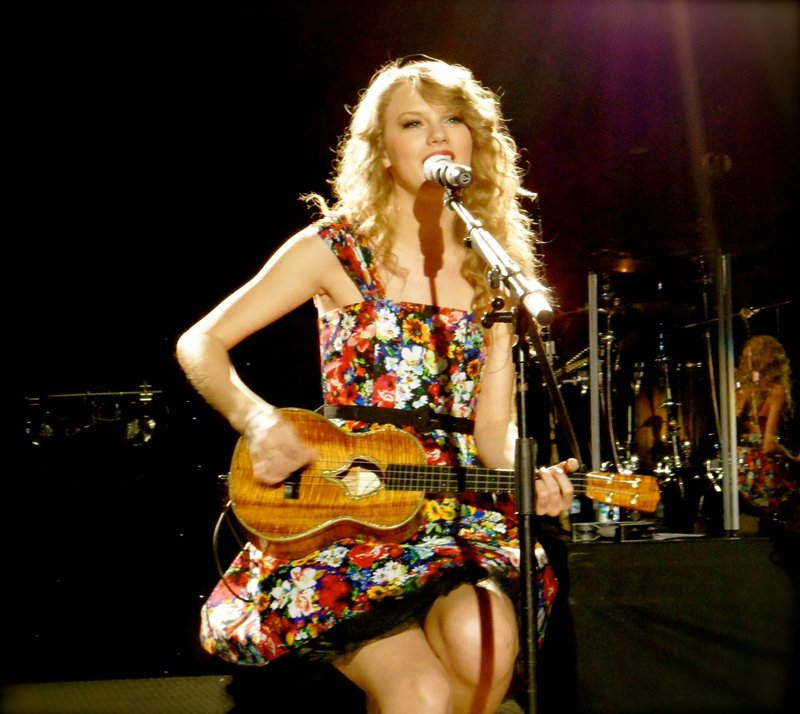 Taylor Swift — March 23 - Abbey Road Studios — photo 21