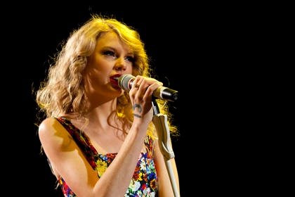 Taylor Swift — March 23 - Abbey Road Studios — photo 31
