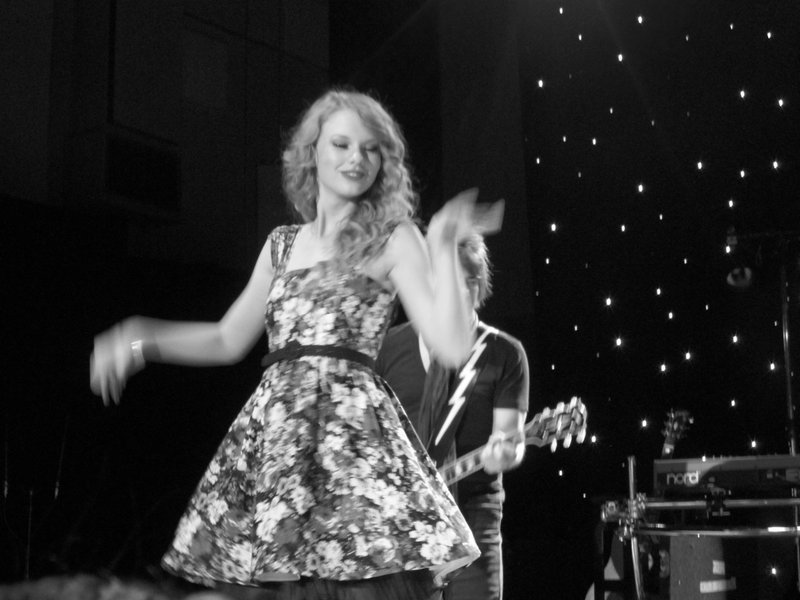 Taylor Swift — March 23 - Abbey Road Studios — photo 36