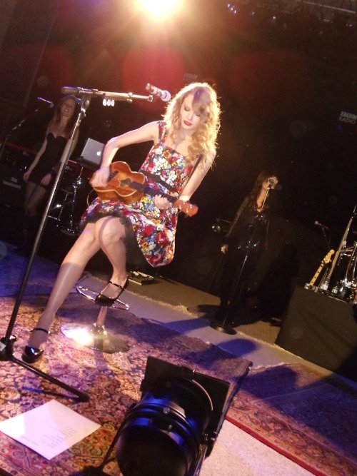 Taylor Swift — March 23 - Abbey Road Studios — photo 39