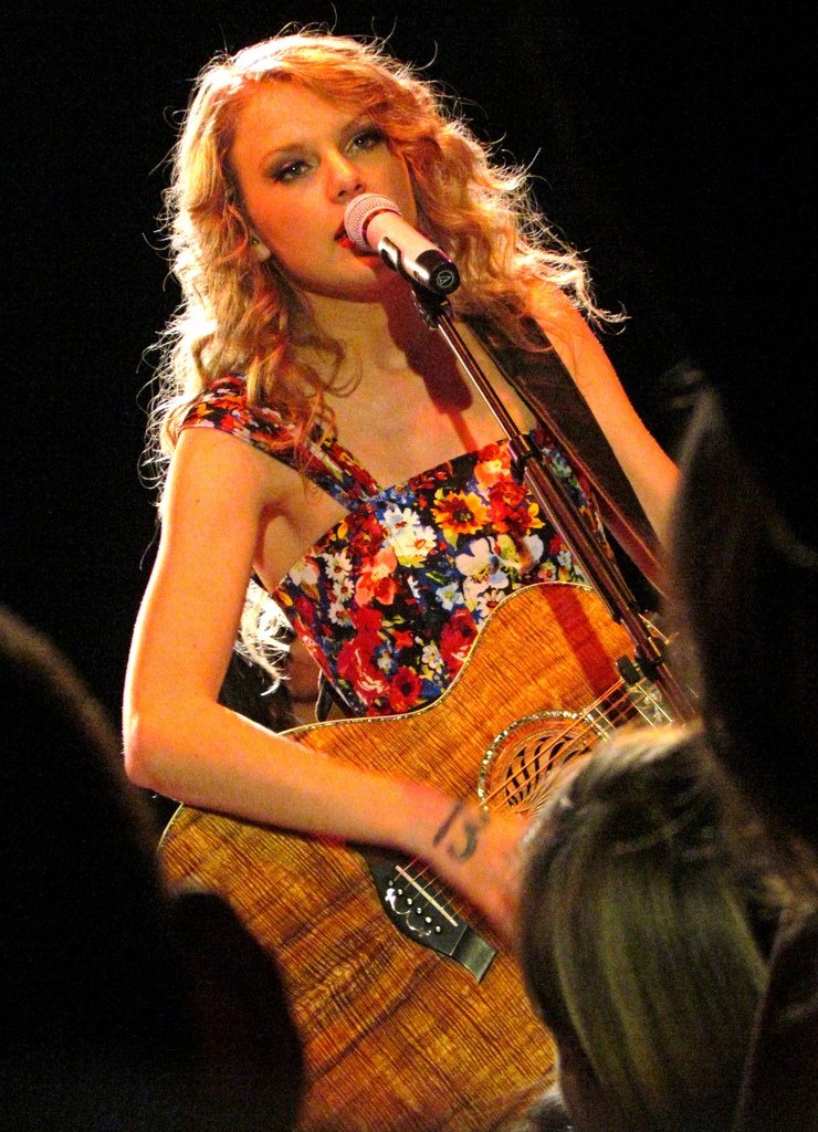 Taylor Swift — March 23 - Abbey Road Studios — photo 42