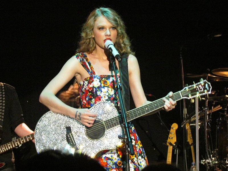 Taylor Swift — March 23 - Abbey Road Studios — photo 44