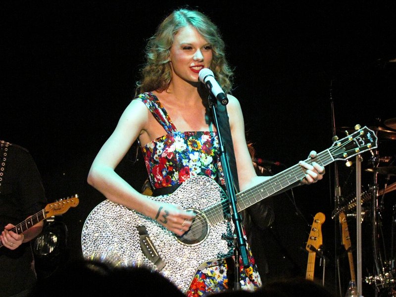 Taylor Swift — March 23 - Abbey Road Studios — photo 45